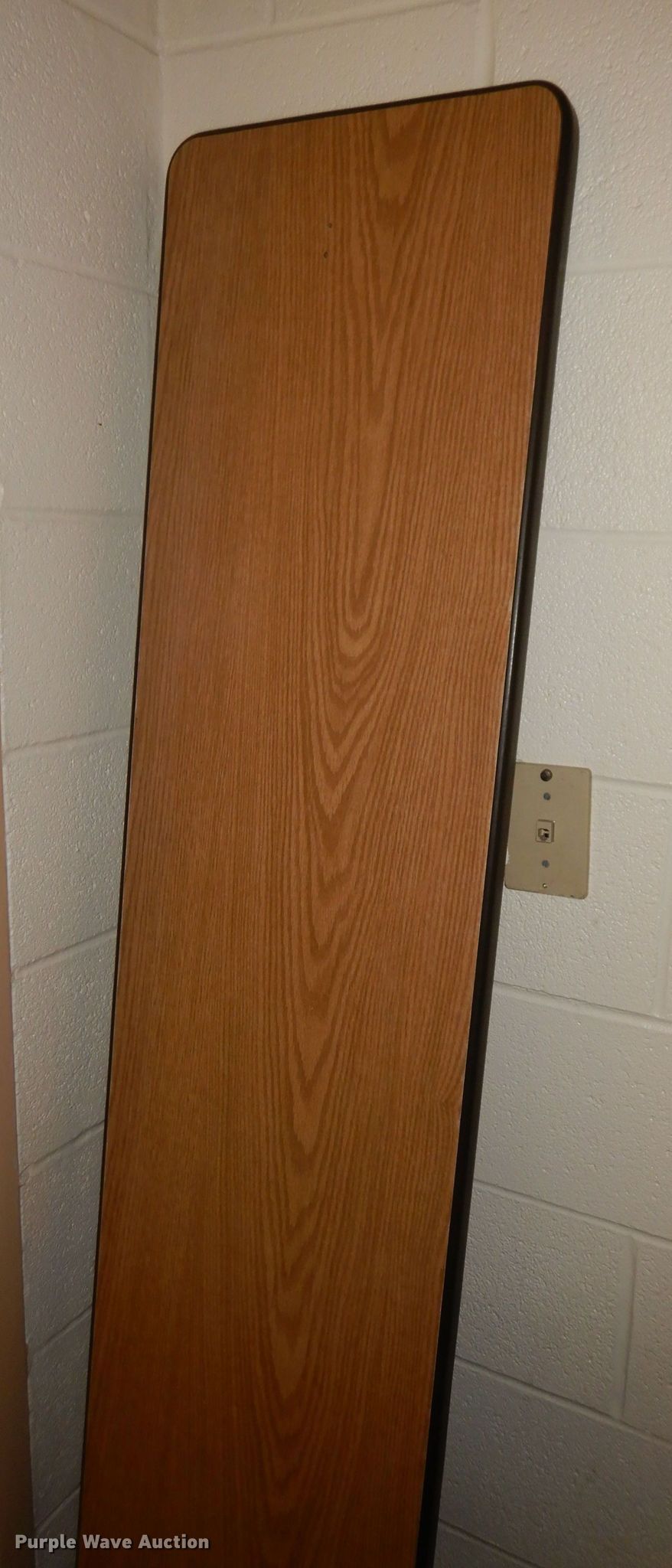 Furniture in Salina, KS Item KM9561 sold Purple Wave