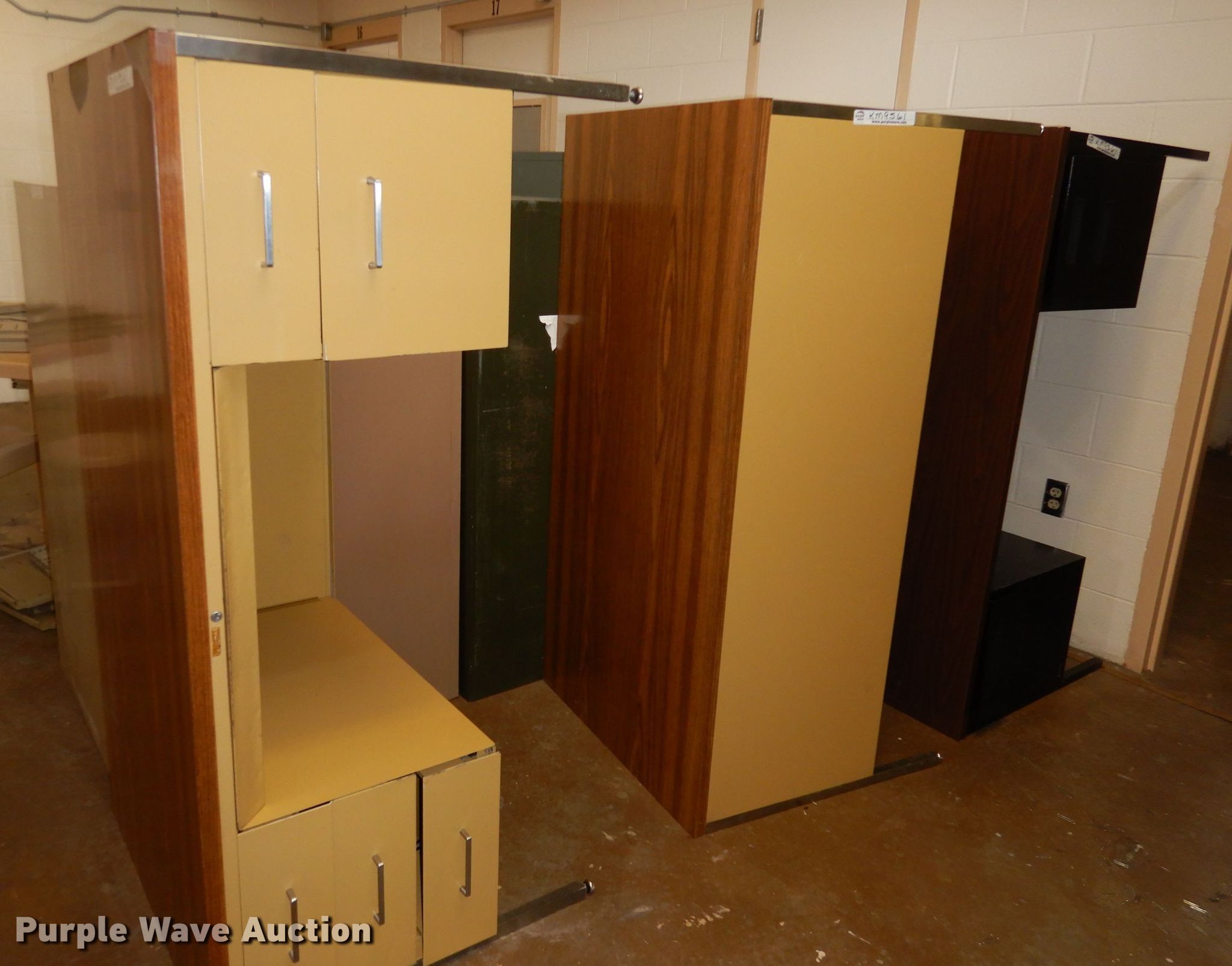 Furniture in Salina, KS Item KM9561 sold Purple Wave