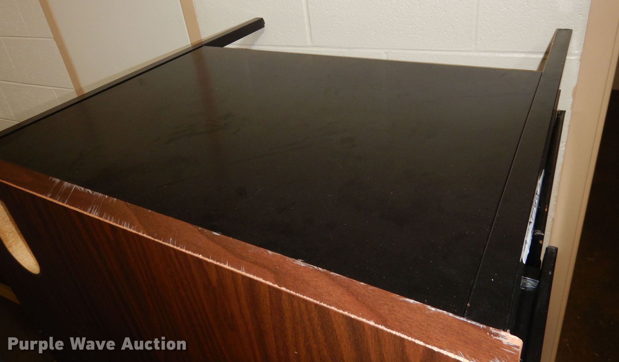 Furniture in Salina, KS Item KM9561 sold Purple Wave