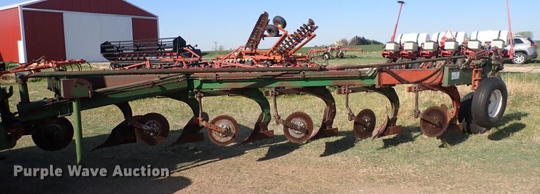 image for item DI1905 Oliver 588  six bottom plow