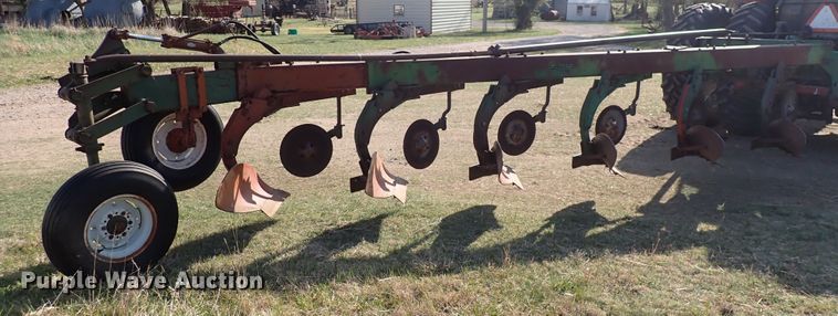 image for item DI1905 Oliver 588  six bottom plow