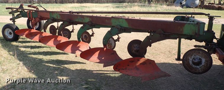 image for item DI1905 Oliver 588  six bottom plow