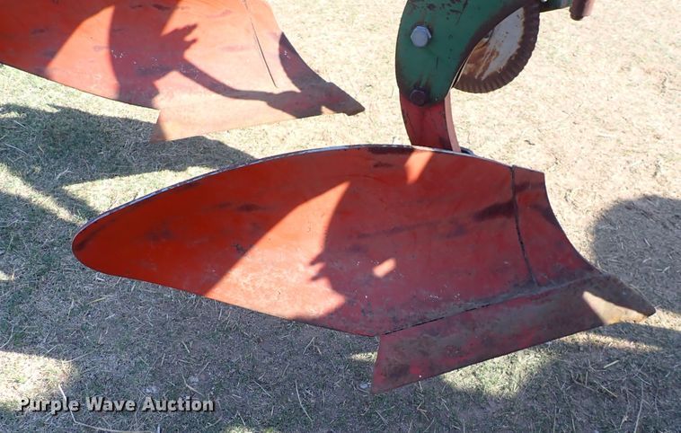 image for item DI1905 Oliver 588  six bottom plow