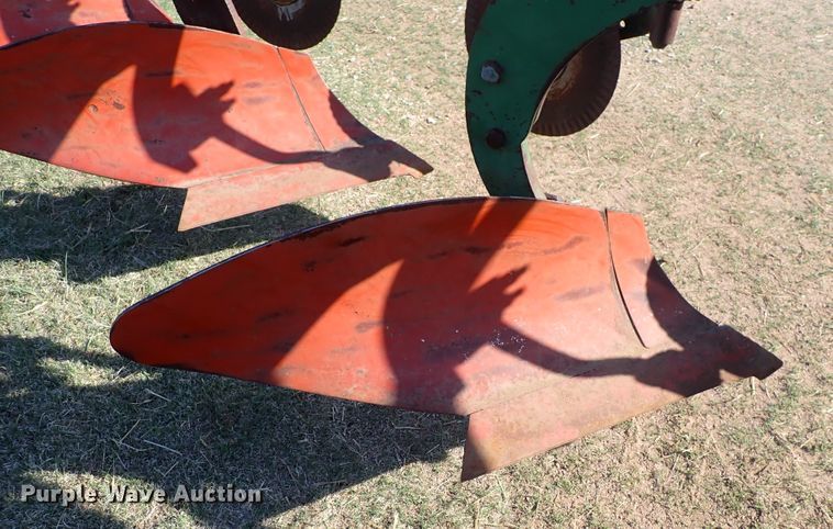 image for item DI1905 Oliver 588  six bottom plow