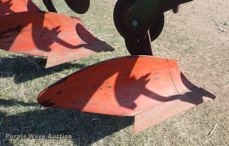 image for item DI1905 Oliver 588  six bottom plow