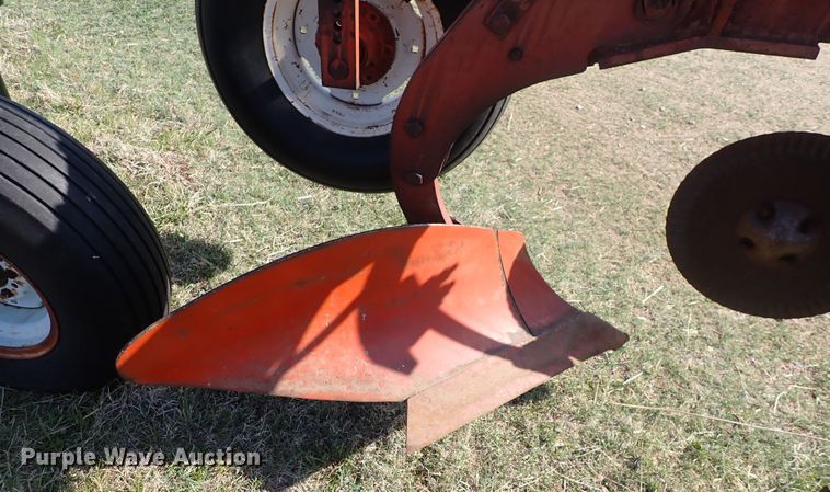 image for item DI1905 Oliver 588  six bottom plow