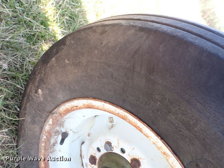 image for item DI1905 Oliver 588  six bottom plow