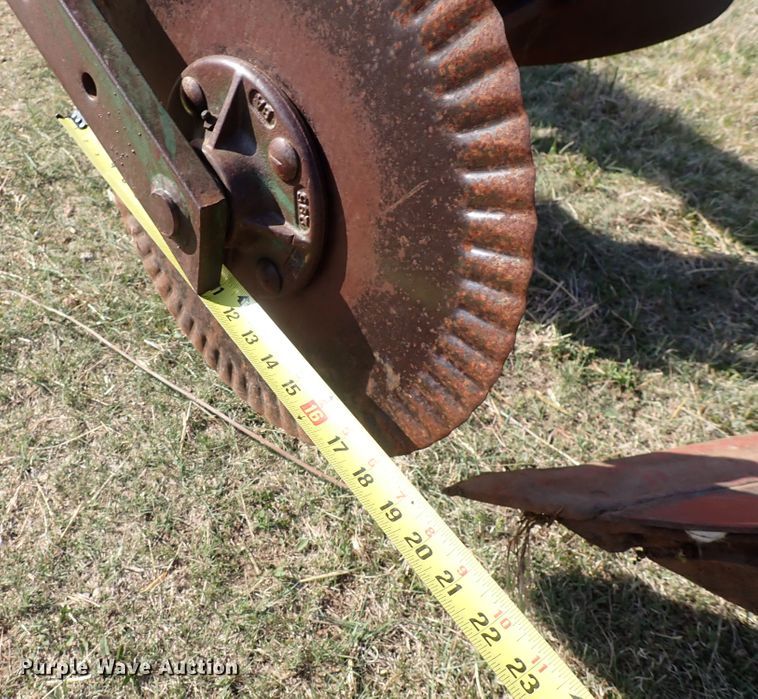 image for item DI1905 Oliver 588  six bottom plow