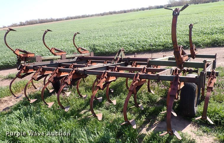 image for item DI1939 Brillion  field cultivator