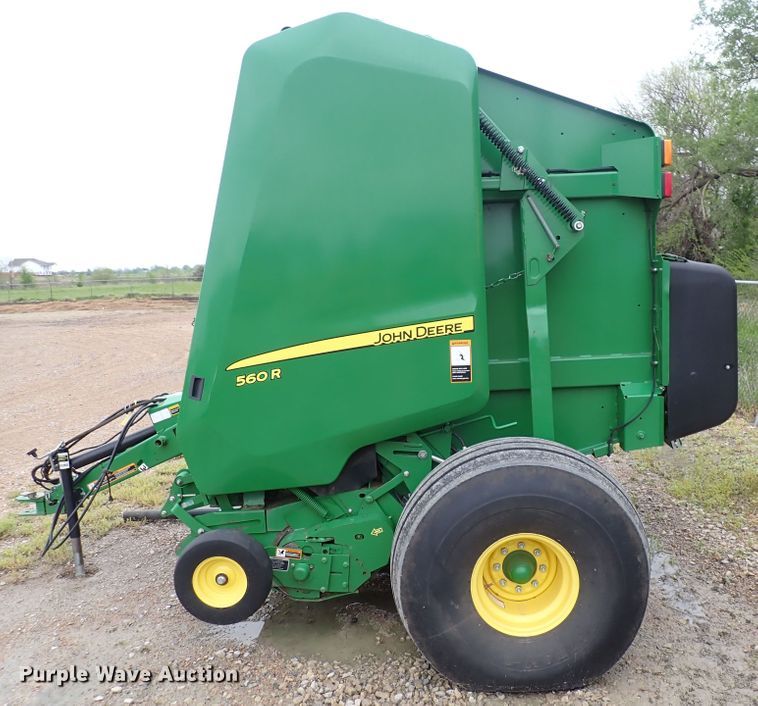 image for item DI1954 John Deere 560R  round baler