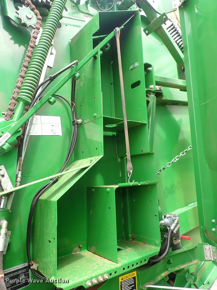 image for item DI1954 John Deere 560R  round baler