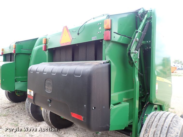 image for item DI1954 John Deere 560R  round baler