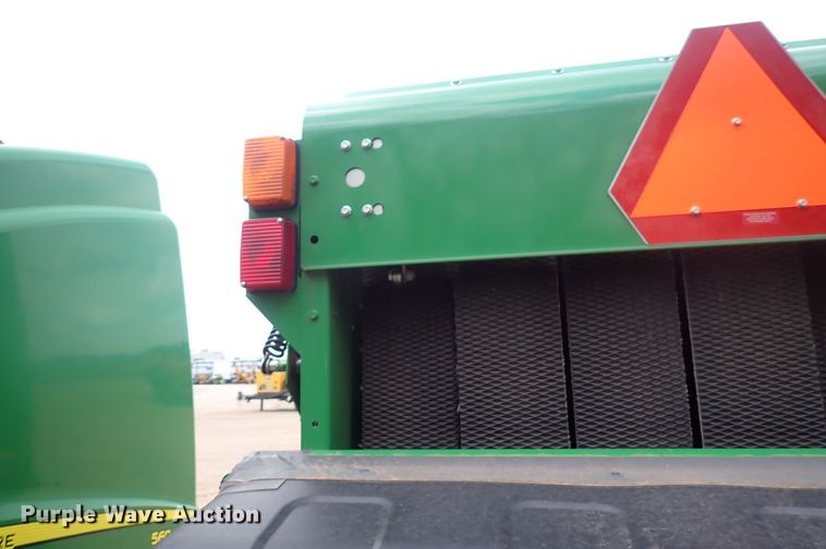 image for item DI1954 John Deere 560R  round baler