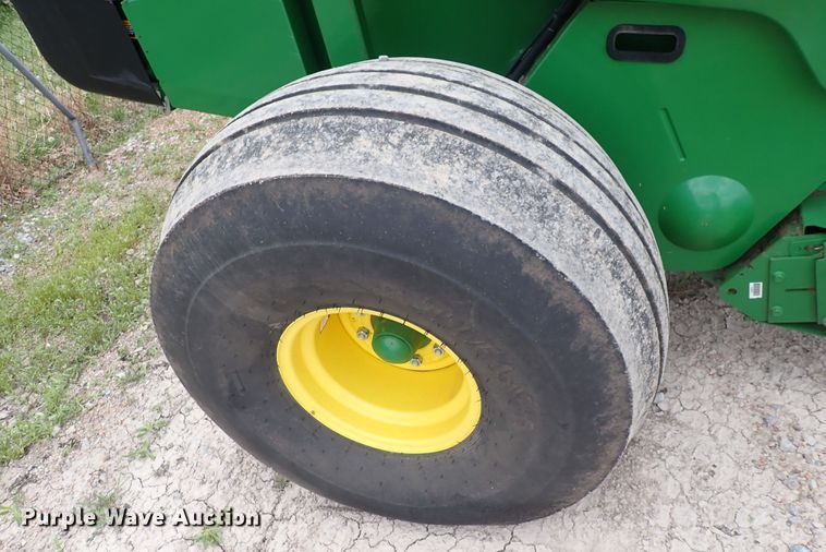 image for item DI1954 John Deere 560R  round baler
