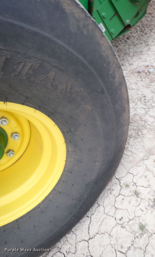 image for item DI1954 John Deere 560R  round baler