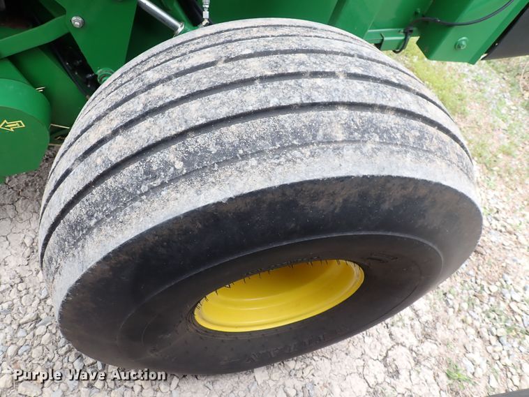 image for item DI1954 John Deere 560R  round baler