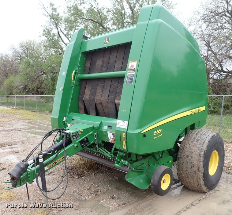 image for item DI1955 John Deere 569  round baler