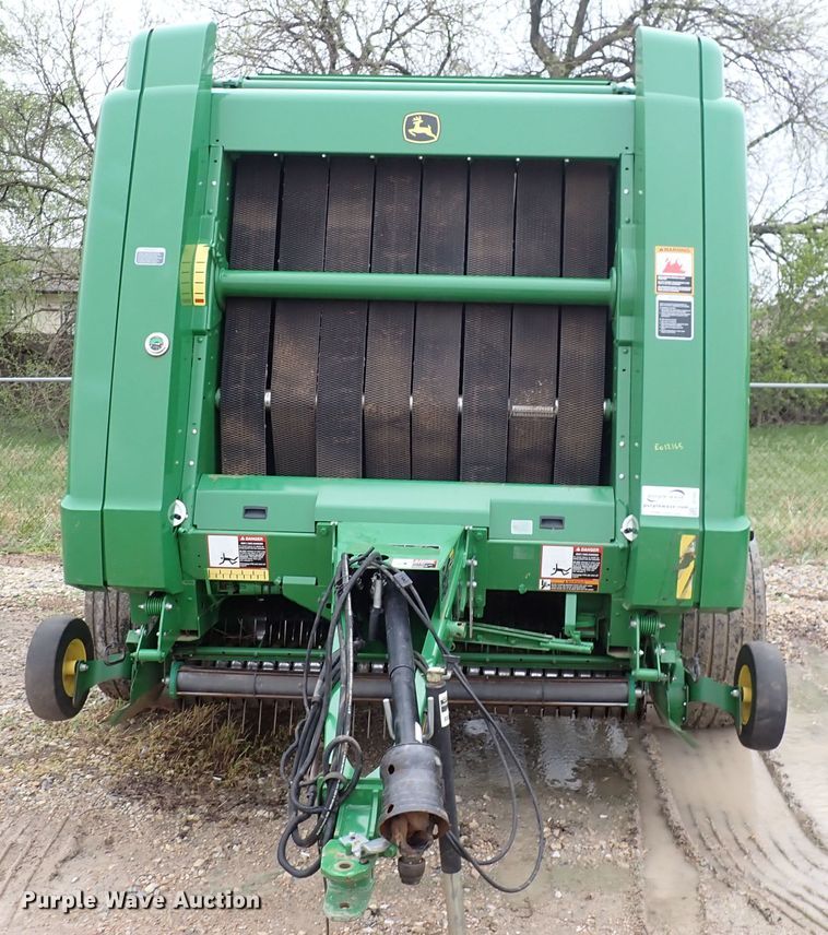 image for item DI1955 John Deere 569  round baler