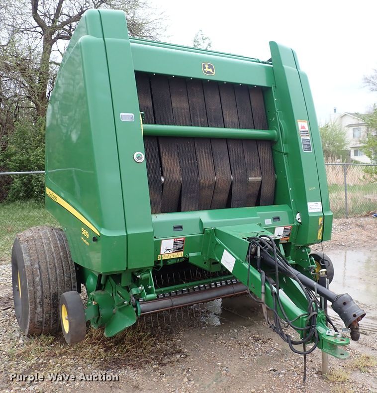 image for item DI1955 John Deere 569  round baler