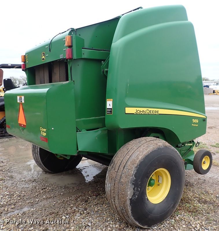 image for item DI1955 John Deere 569  round baler