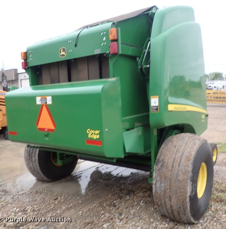 image for item DI1955 John Deere 569  round baler