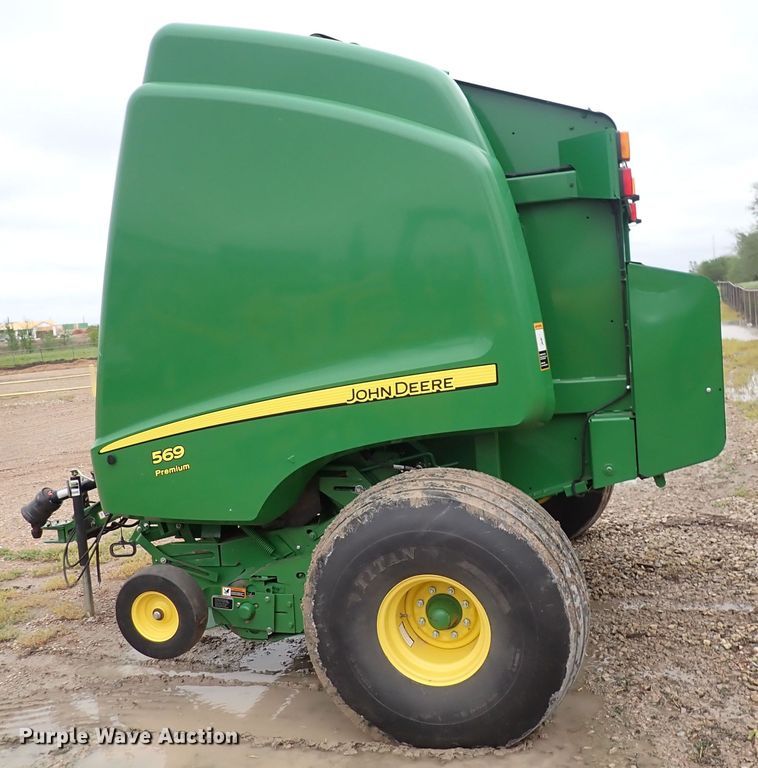 image for item DI1955 John Deere 569  round baler