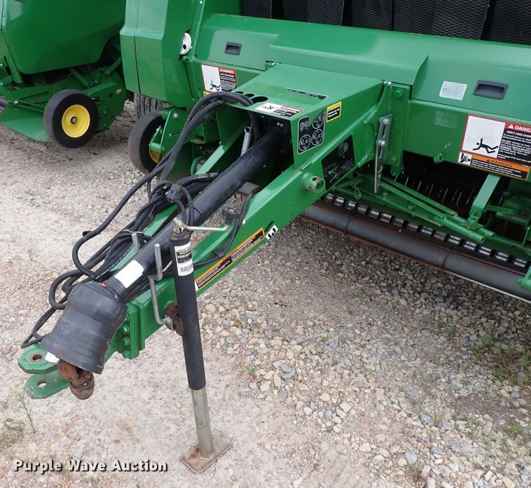 image for item DI1955 John Deere 569  round baler