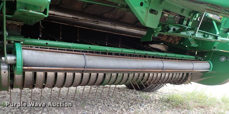 image for item DI1955 John Deere 569  round baler
