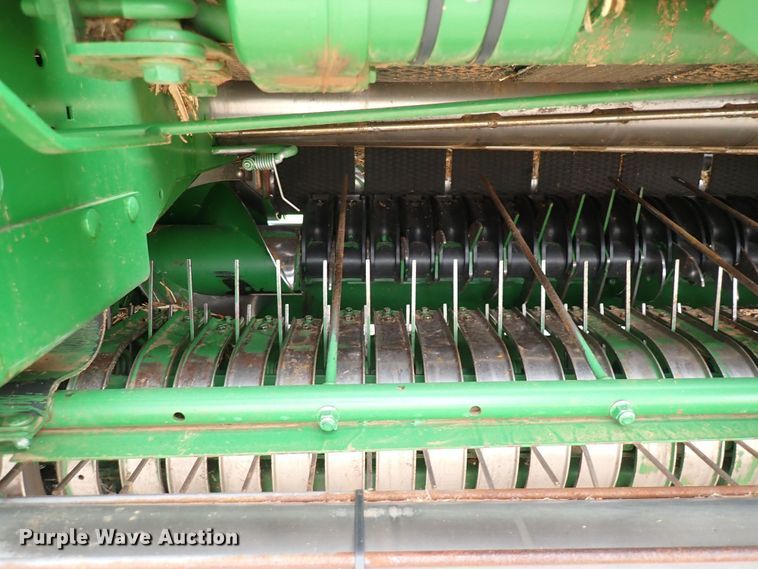 image for item DI1955 John Deere 569  round baler