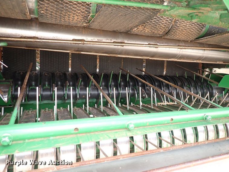 image for item DI1955 John Deere 569  round baler