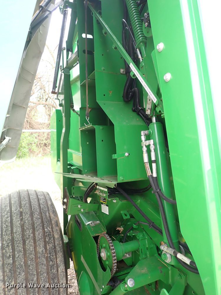 image for item DI1955 John Deere 569  round baler