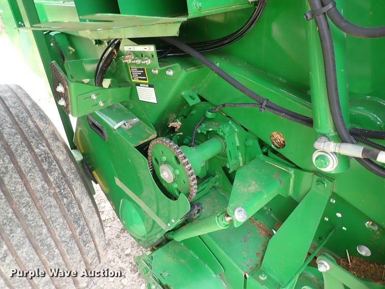 image for item DI1955 John Deere 569  round baler