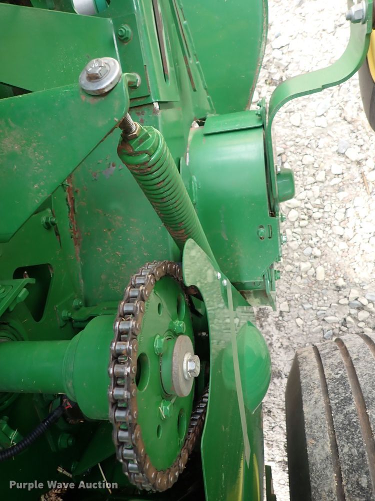 image for item DI1955 John Deere 569  round baler