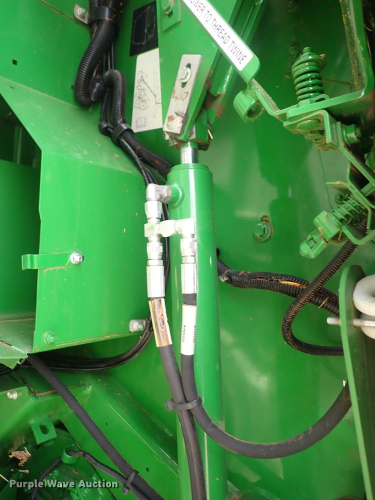 image for item DI1955 John Deere 569  round baler