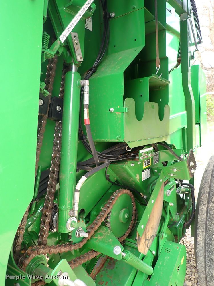 image for item DI1955 John Deere 569  round baler