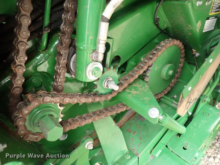 image for item DI1955 John Deere 569  round baler