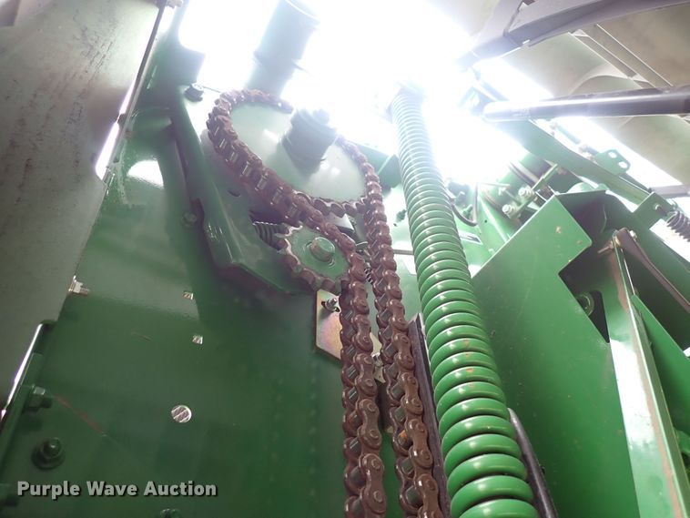 image for item DI1955 John Deere 569  round baler