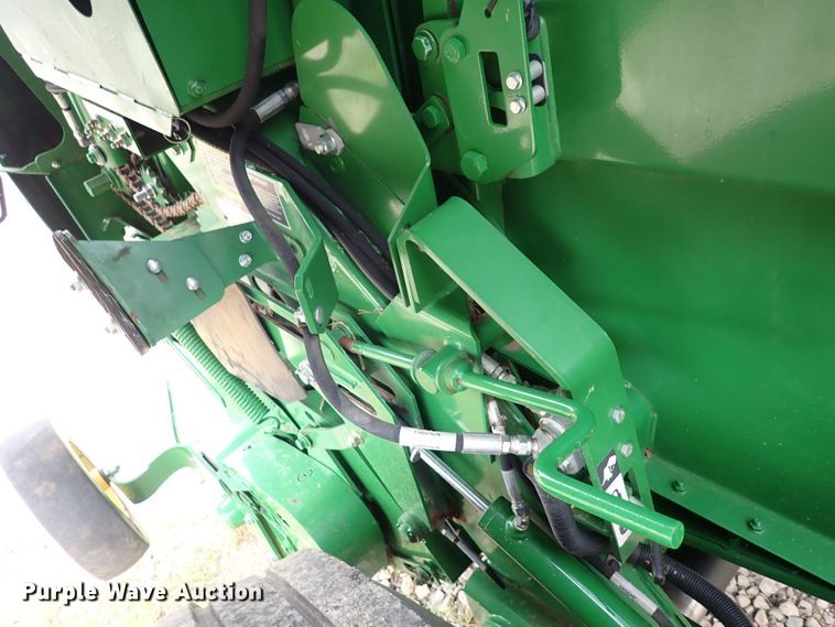 image for item DI1955 John Deere 569  round baler
