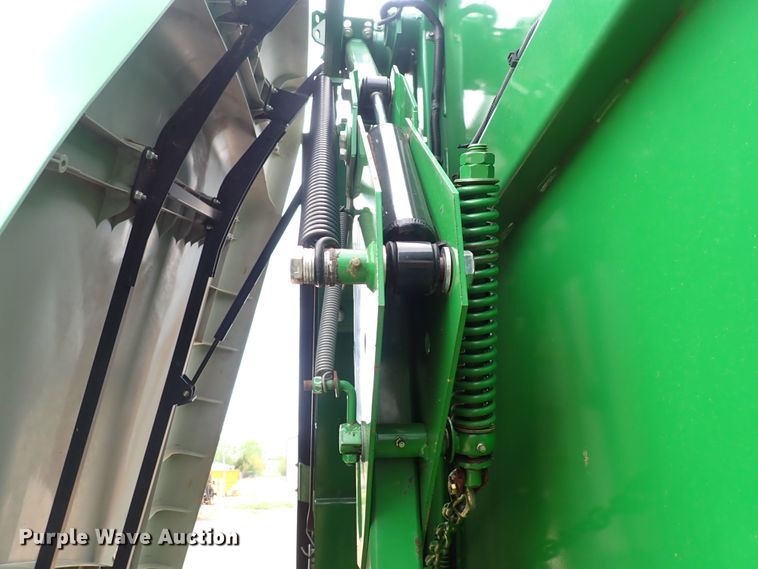 image for item DI1955 John Deere 569  round baler