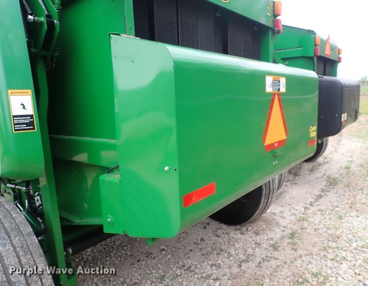 image for item DI1955 John Deere 569  round baler