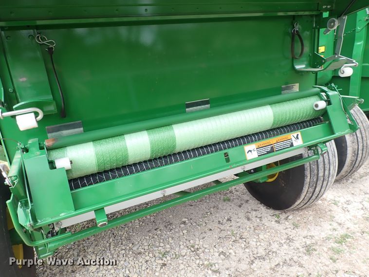 image for item DI1955 John Deere 569  round baler