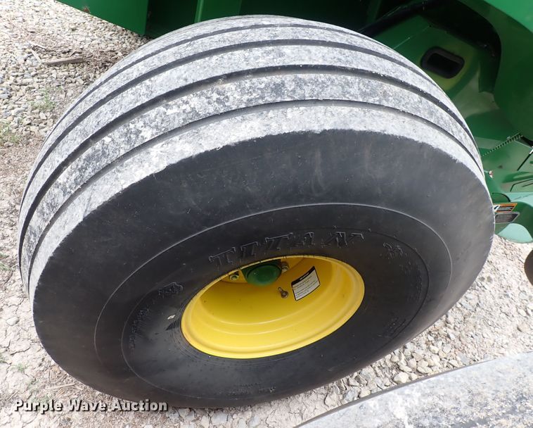 image for item DI1955 John Deere 569  round baler