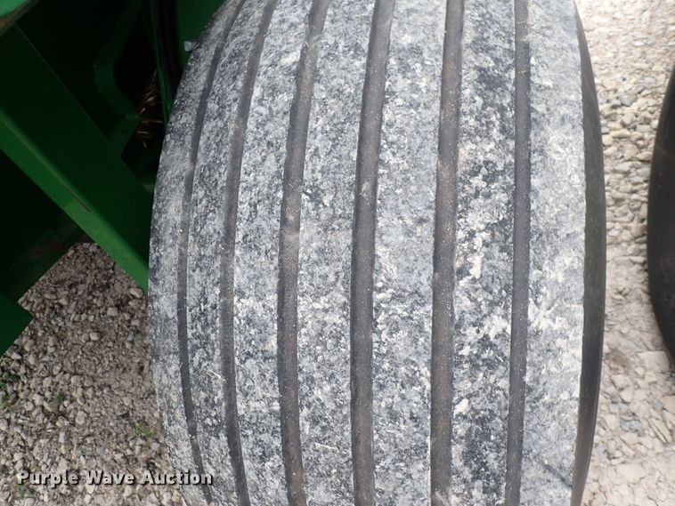 image for item DI1955 John Deere 569  round baler