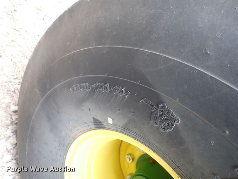 image for item DI1955 John Deere 569  round baler