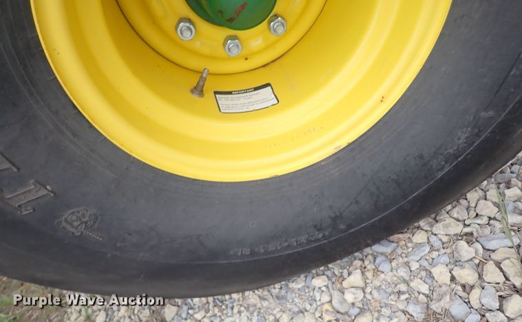 image for item DI1955 John Deere 569  round baler