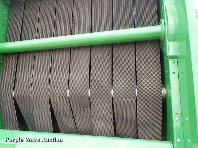 image for item DI1955 John Deere 569  round baler