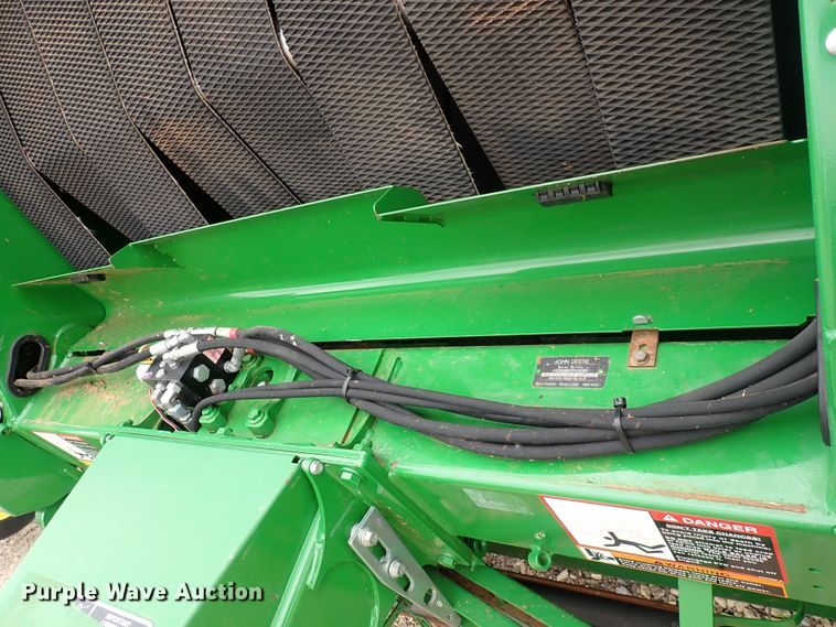 image for item DI1955 John Deere 569  round baler