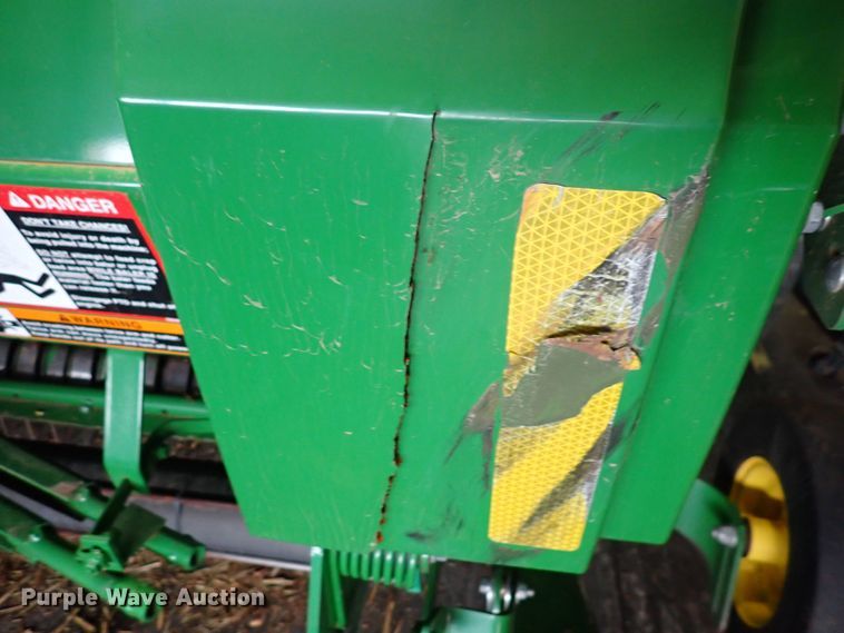 image for item DI1955 John Deere 569  round baler