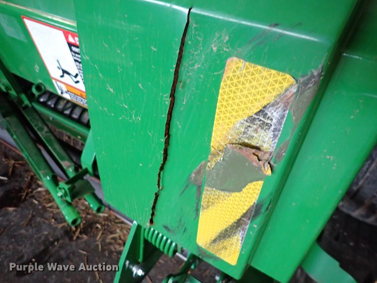 image for item DI1955 John Deere 569  round baler