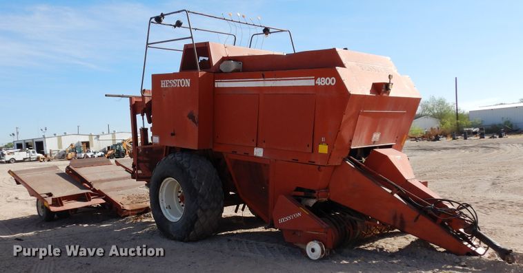 image for item DI8737 1984 Hesston 4800  large square baler